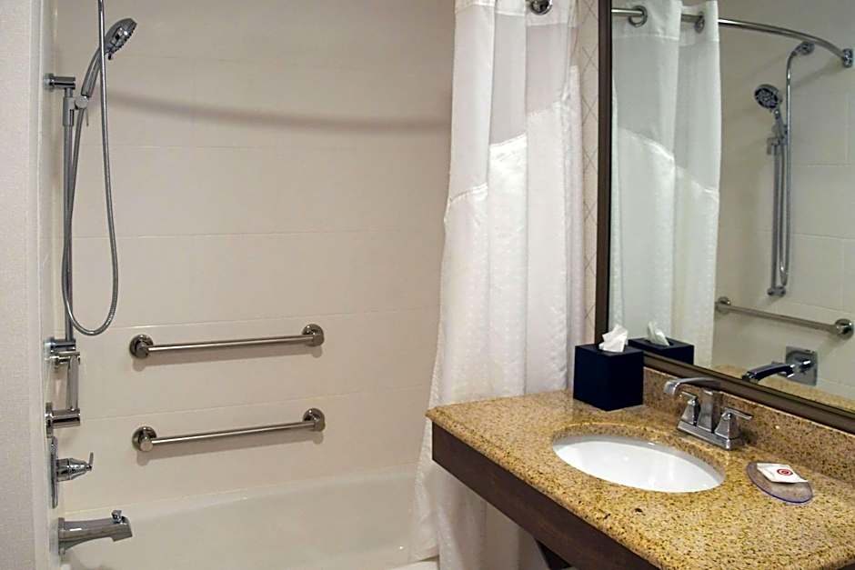 Comfort Inn & Suites NW Milwaukee