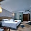 Kaiserdom Hotel-Ouzhuang Metro