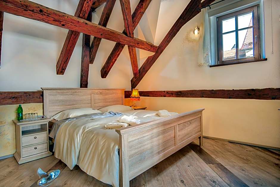 Hiša Linhart, Hotel & Restaurant