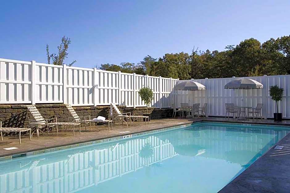 Holiday Inn Express & Suites Charlottesville - Ruckersville By IHG