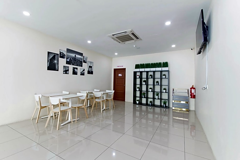 Super OYO 326 Tc Hotel