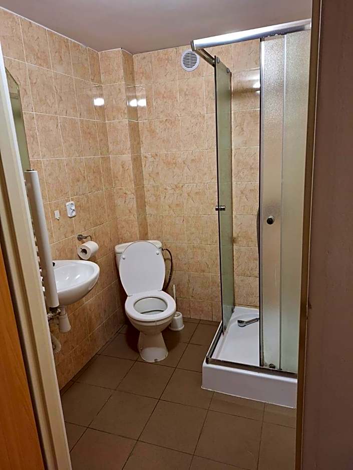 POKOJE -KWATERY Chodecz Waryńskiego 2A