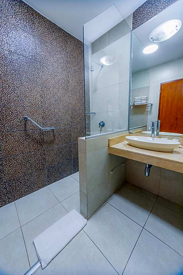 Miraflores Colon Hotel