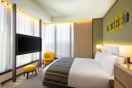 Standard, 1 bed Queen, Corner room