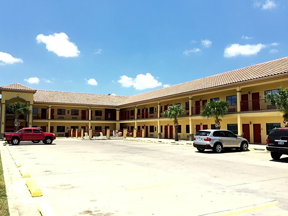 Boca Chica Inn and Suites