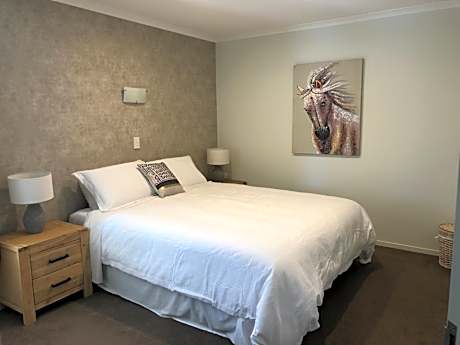 Apartment with Lake View