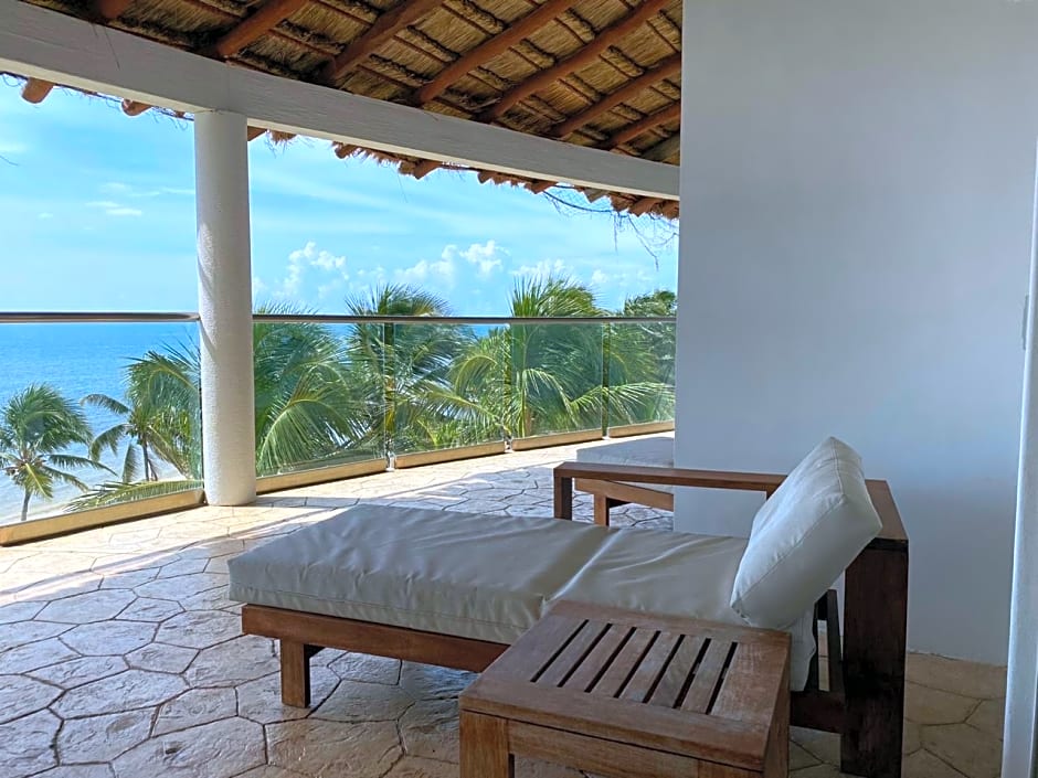 Casa del Puerto by MIJ - Beachfront Hotel