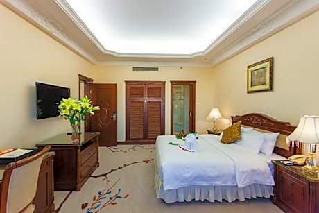 Deluxe Business Suite