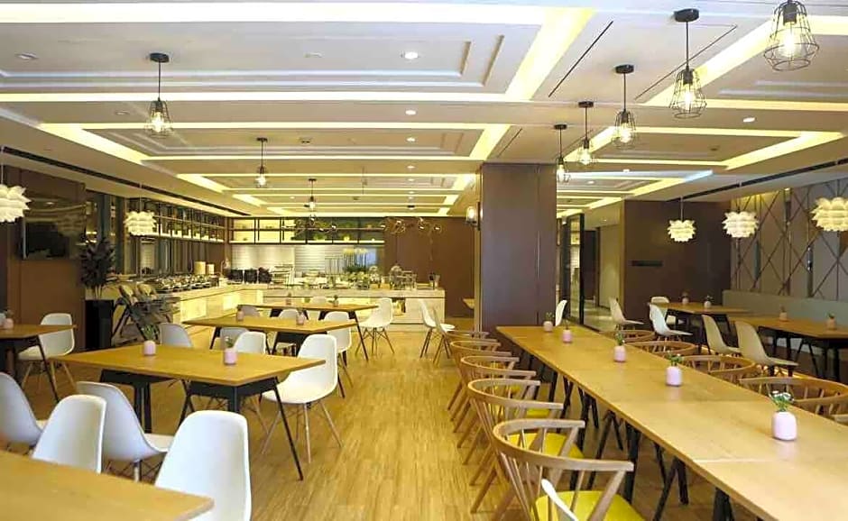 Atour Hotel (Nantong Zhongcheng) – Nantong, VA