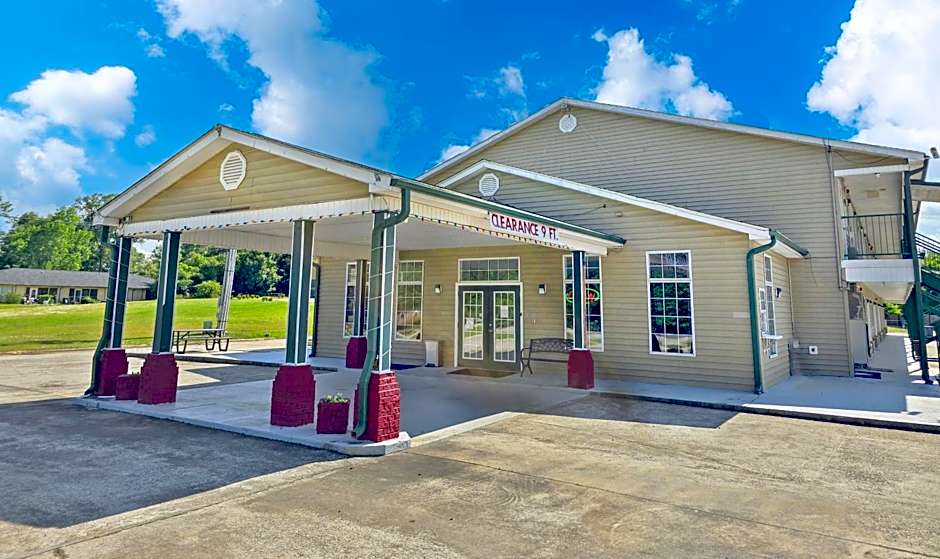 Garden Inn and Suites near Callaway Gardens Pine Mountain