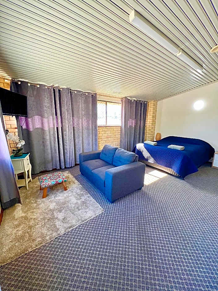 Studio Apartment — 7 fotoğraftan 1. fotoğraf