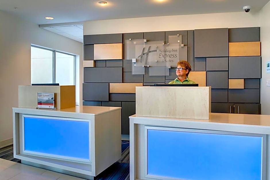 Holiday Inn Express & Suites Galesburg By IHG