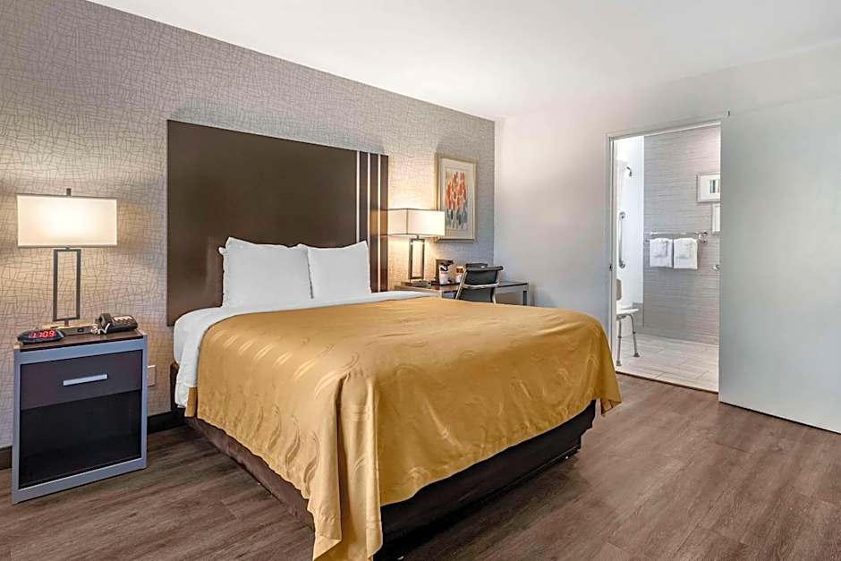 Photo 1 of 8 of 1 Queen Bed, Accessible, Bathtub