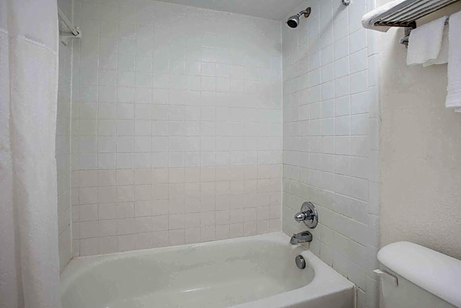 Super 8 by Wyndham Augusta