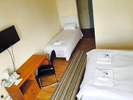 Quadruple Room with Private Bathroom