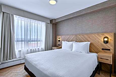 Family Suite, 1 King Bed, 2 Single Beds, Kitchenette