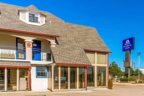 Econo Lodge Inn & Suites