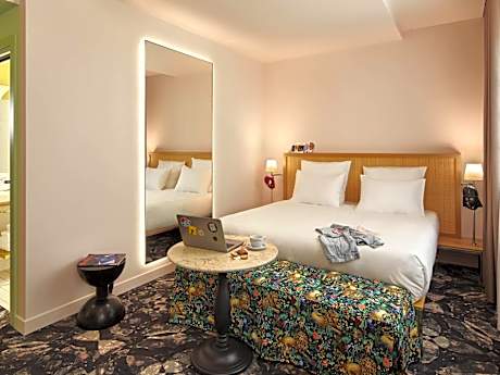 MEDIUM MAMA DOUBLE WITH BALCONY