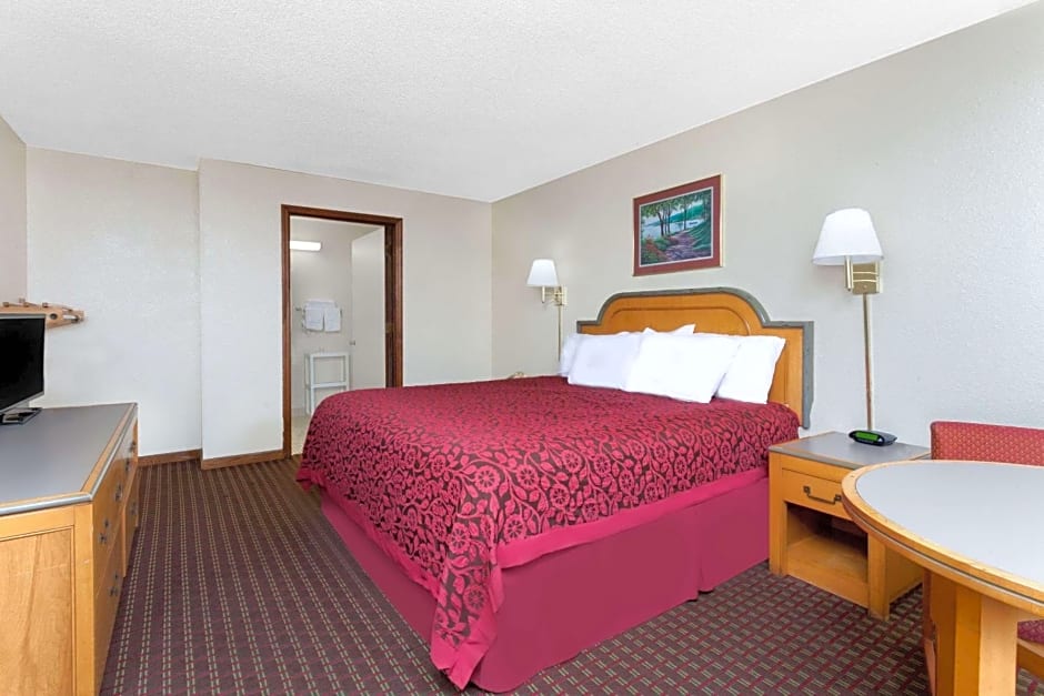 Days Inn by Wyndham Columbia NE Fort Jackson