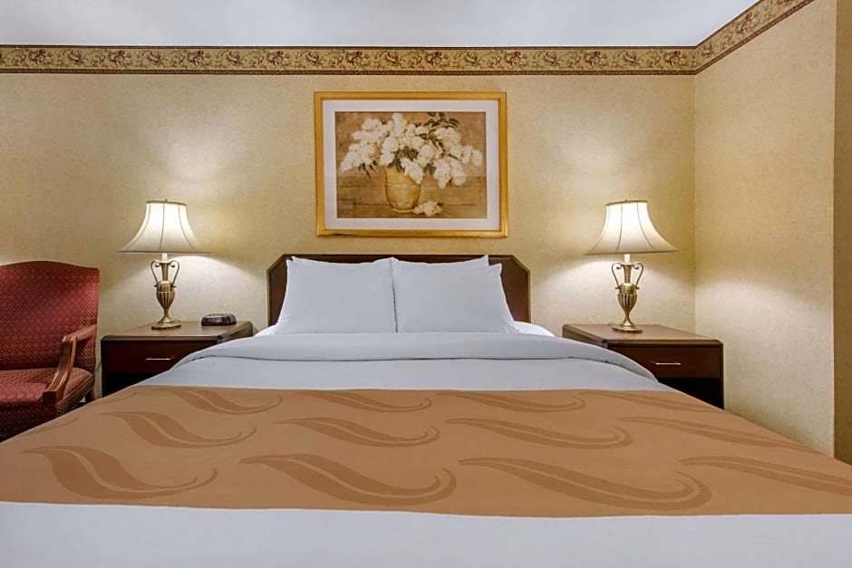 Photo 1 of 7 of King Room with Mountain View - Non-Smoking