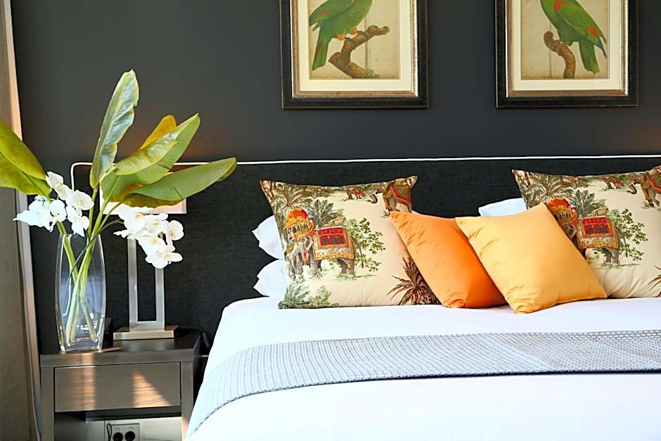 Springfield Lakes Hotel