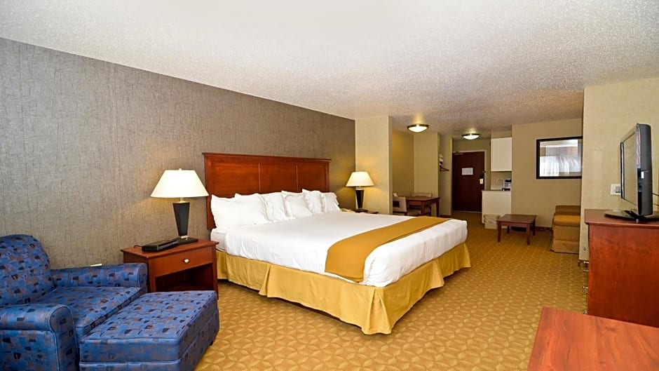 Holiday Inn Express Hotel & Suites Fort Atkinson
