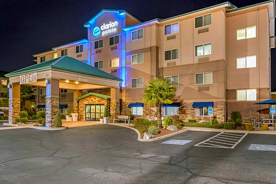 Clarion Pointe Medford