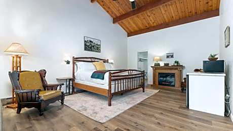 Camp Nelson Lodge Room 6