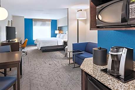 Suite - Hearing Accessible - Non-Smoking