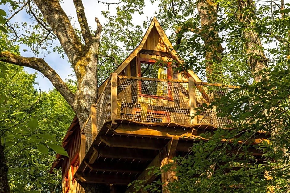 Cabanes dans les arbres avec spa Lot et Dordogne