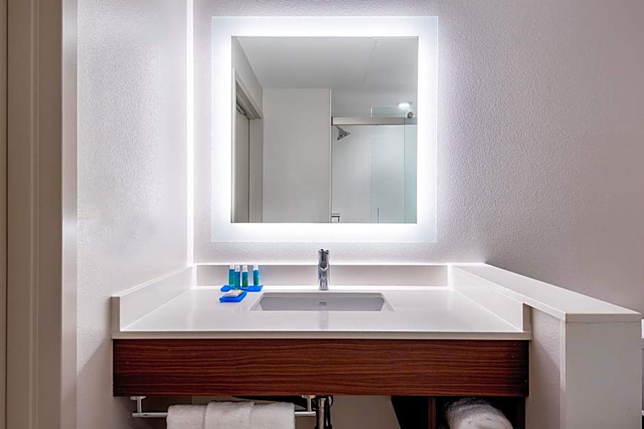 Holiday Inn Express & Suites Santa Ana - Orange County By IHG