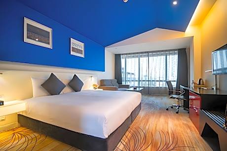 Premier Deluxe King Room