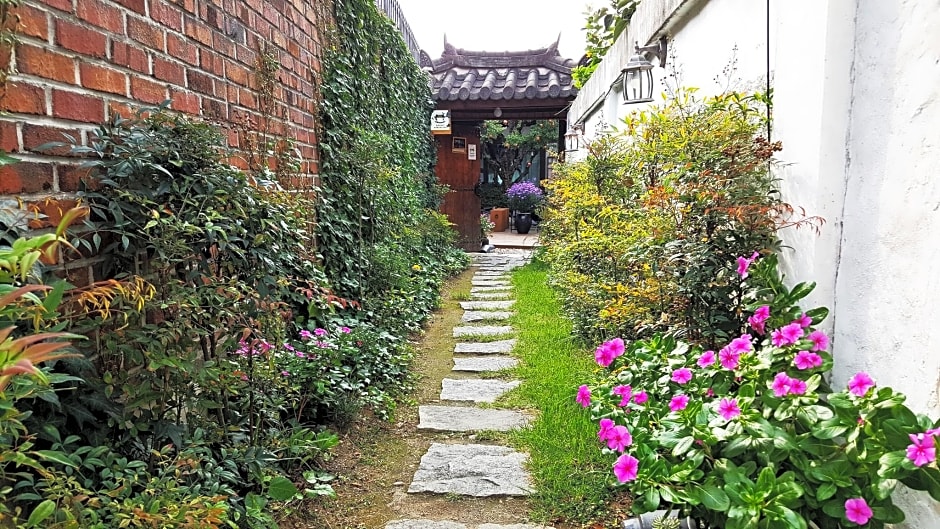 In-Yeon Hanok Guesthouse