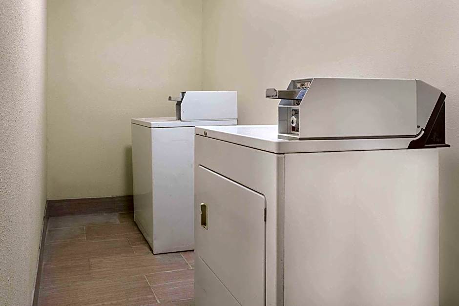 Days Inn by Wyndham Newberry