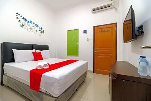 RedDoorz near Kejaksan Station Cirebon 2