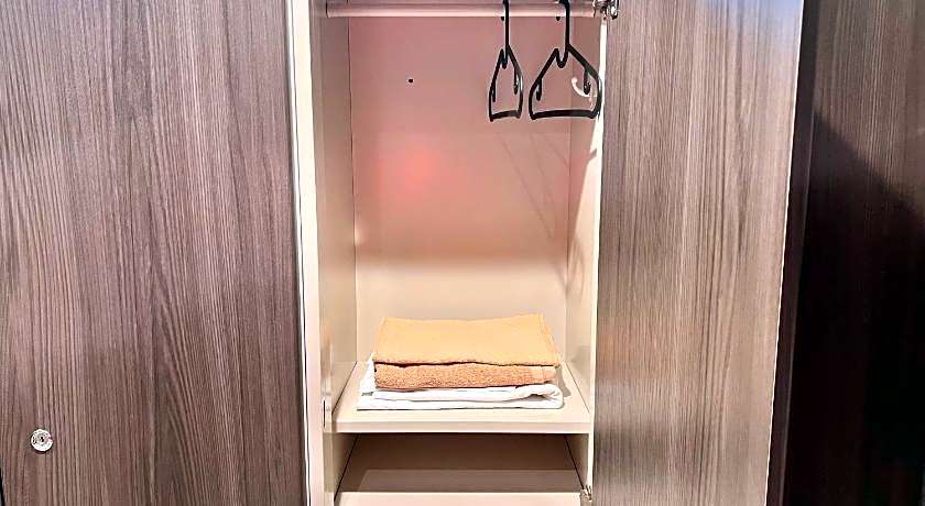 Capsule Hotel Suzumoriya 