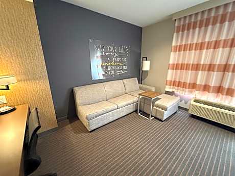 Deluxe King Room - Non-Smoking