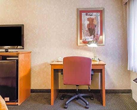 1 King Bed, Business Room, Nonsmoking