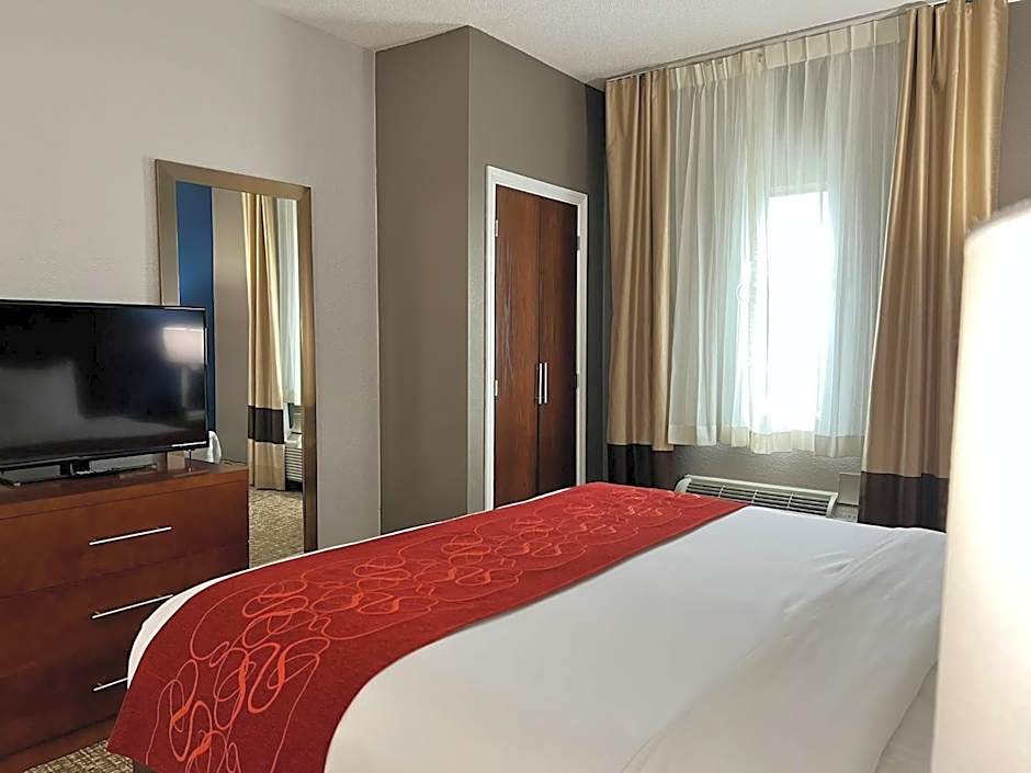 Comfort Suites Louisville East
