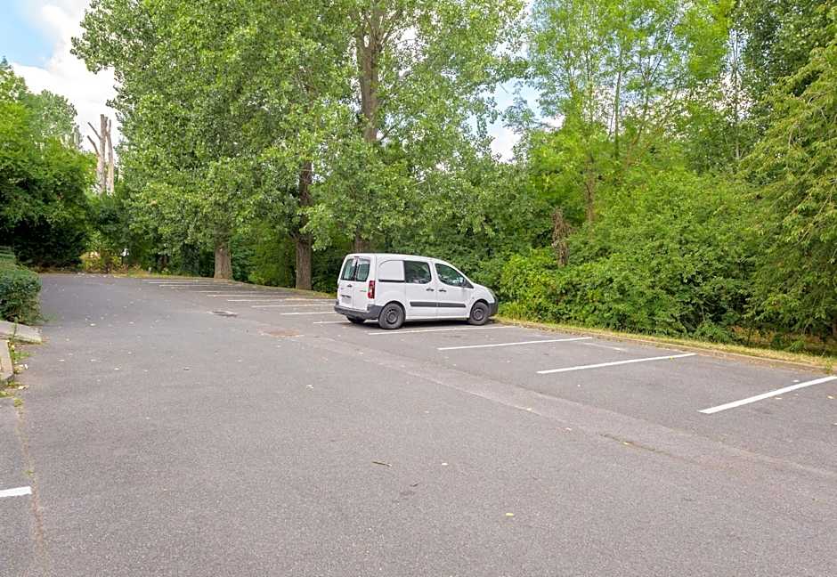 B&B Hôtel Pontault Combault