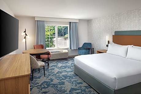 1 KING MOBILITY/HEARING ACC RI SHOWER NOSMOK