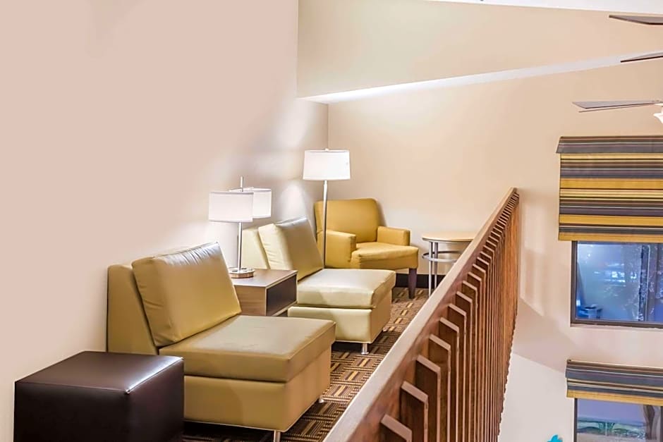 Super 8 by Wyndham Longmont/Twin Peaks