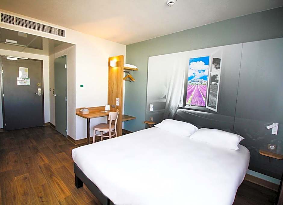 Photo 1 of 13 of Double Room