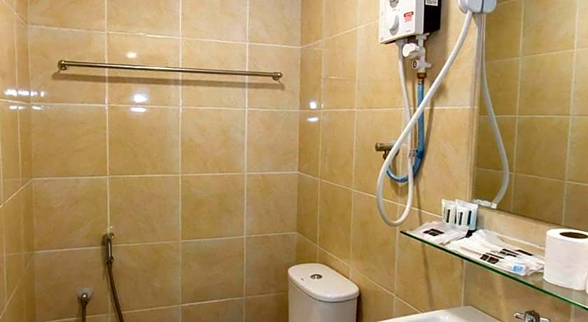 Southern Tip Hotel - City & 100m walk to McDonald's & FREE DOBI