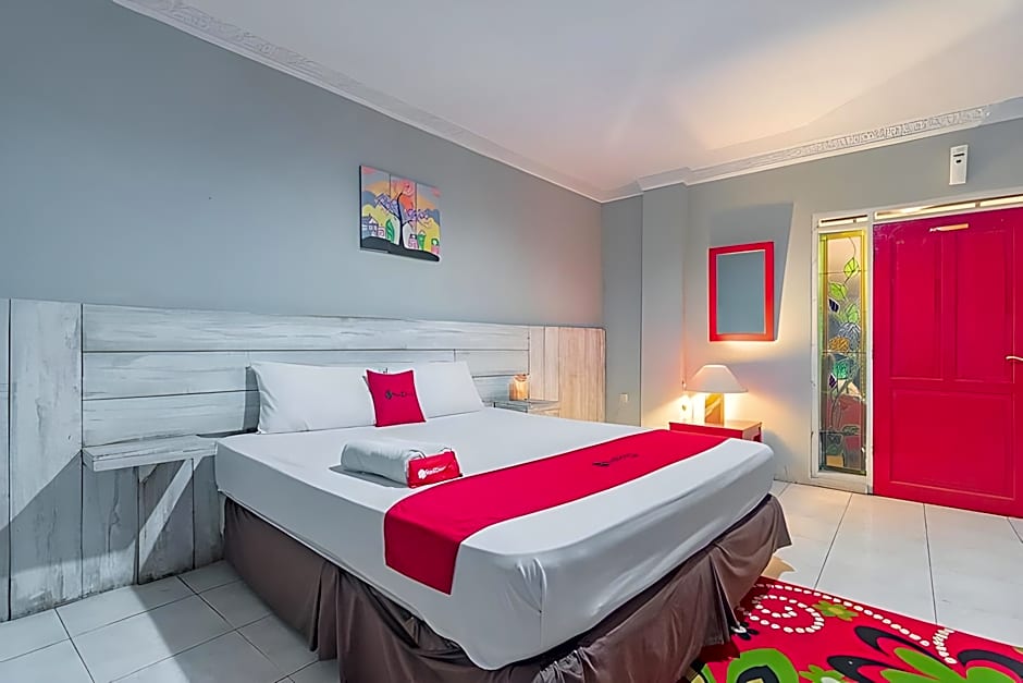 RedDoorz Plus @ Otista Garut