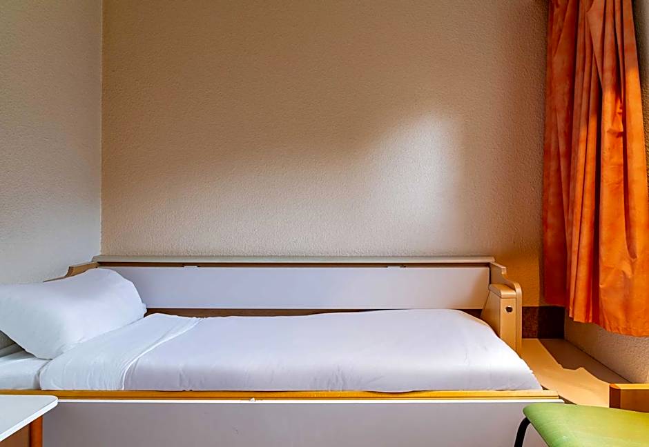 B&B HOTEL Grenoble Universite 2