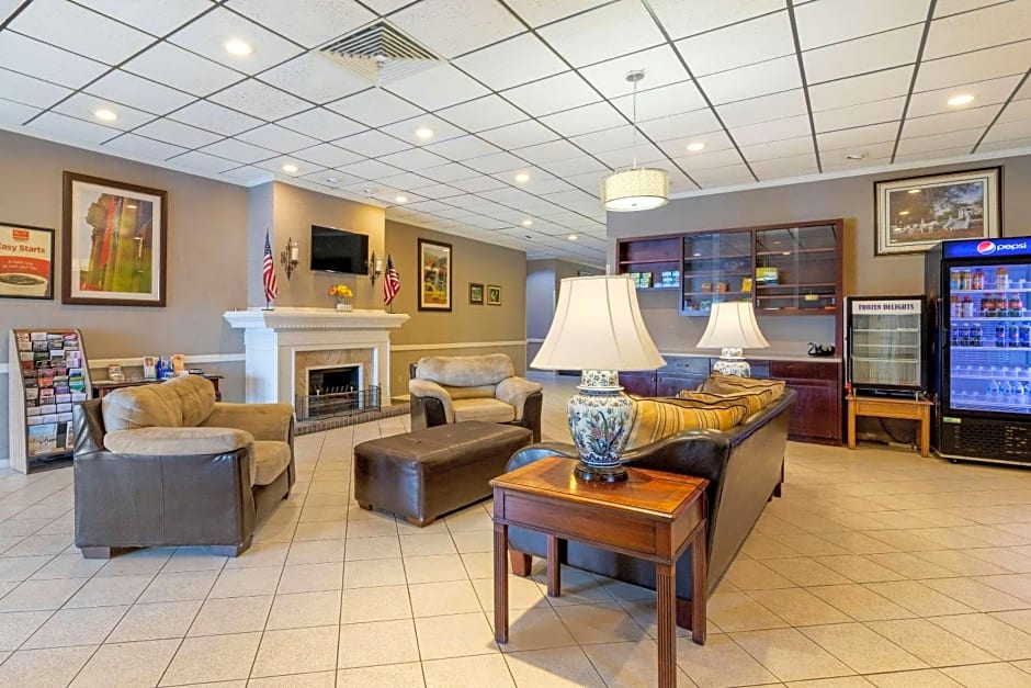 Econo Lodge Near Fort Stewart, Bar, Restaurant, Laundry Facility