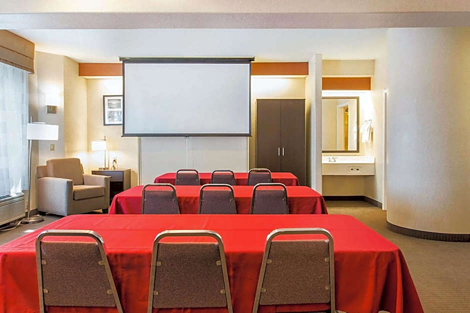 Sleep Inn & Suites Oregon - Toledo