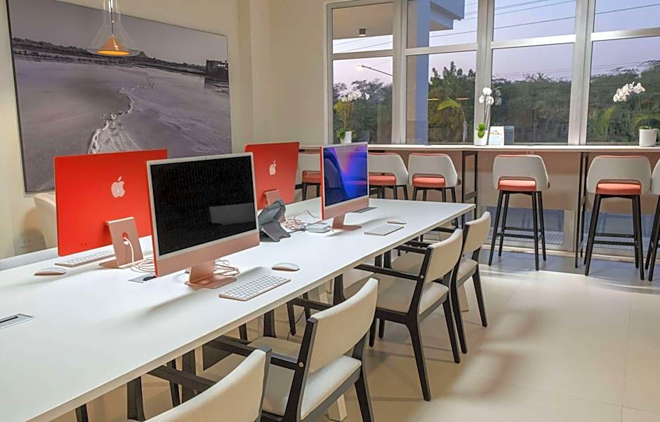 Super 8 by Wyndham Manzanillo