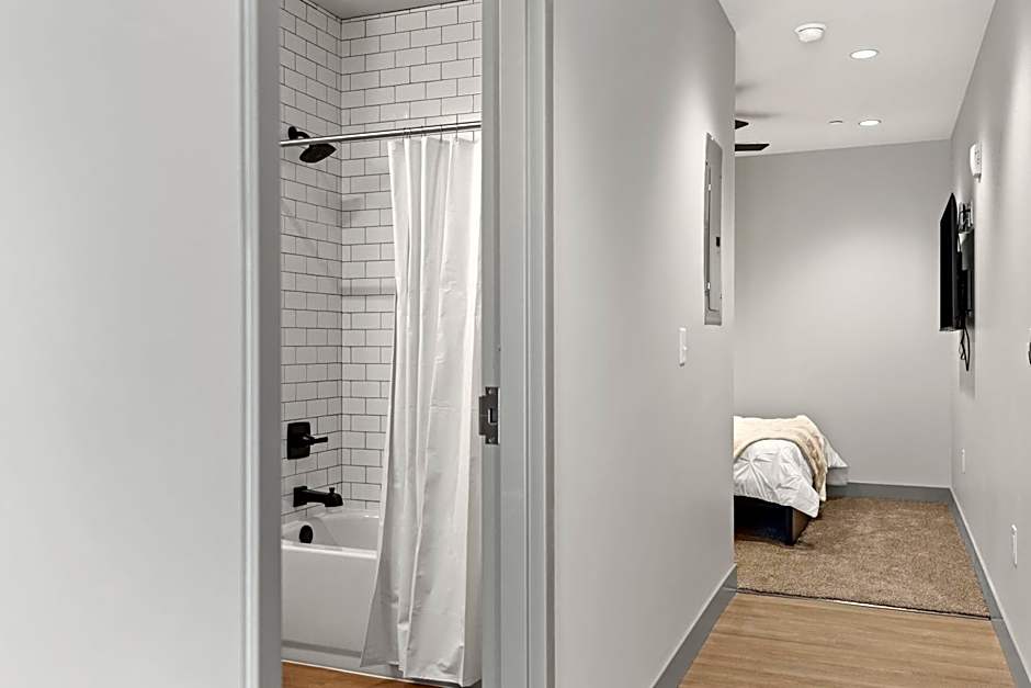 175 LEX - Walkable Downtown Lexington & Rupp Arena - Full Condos